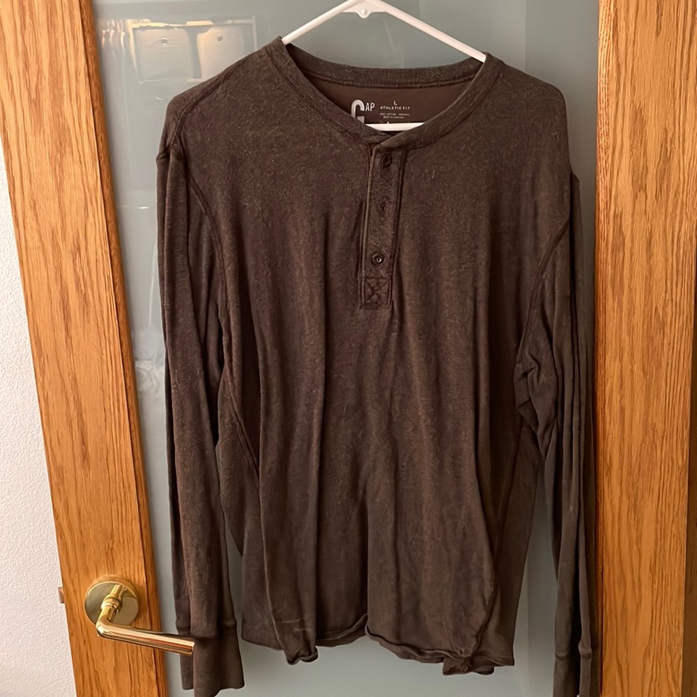 Gap athletic fit, long sleeve collared shirt